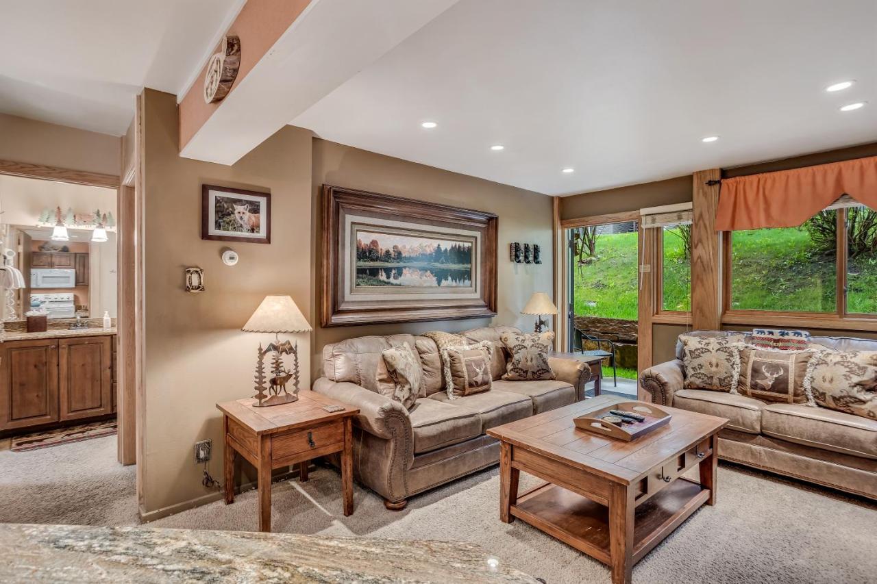Laurelwood Condominiums 401 Сноумас Вилидж Екстериор снимка