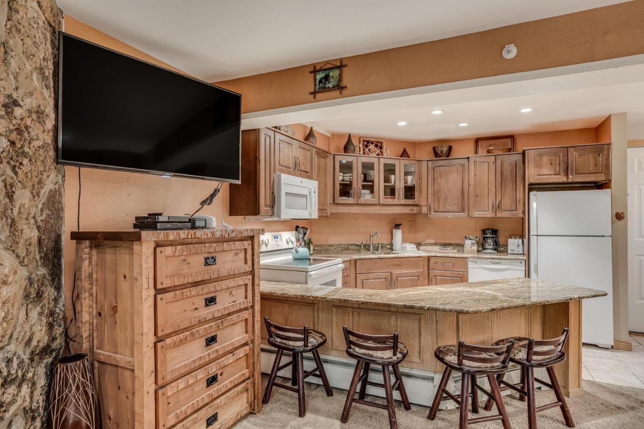 Laurelwood Condominiums 401 Сноумас Вилидж Екстериор снимка
