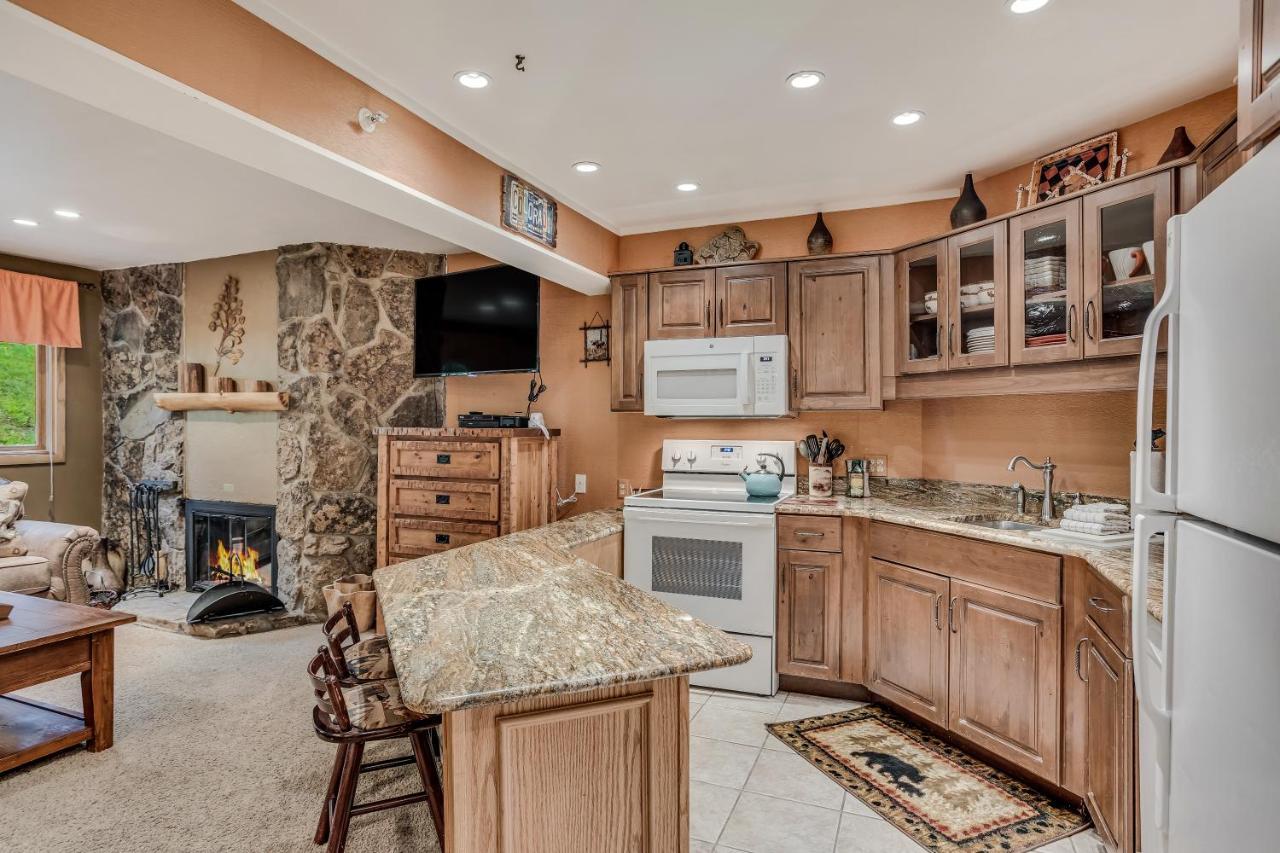 Laurelwood Condominiums 401 Сноумас Вилидж Екстериор снимка