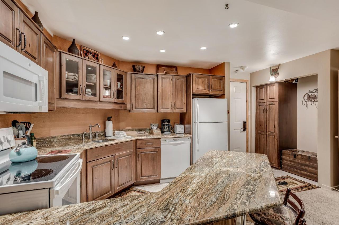 Laurelwood Condominiums 401 Сноумас Вилидж Екстериор снимка